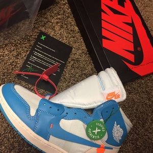 Off white Jordan’s 1